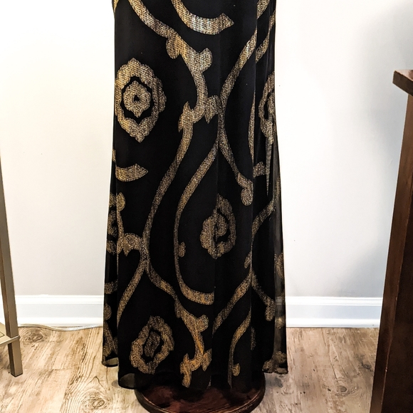 🏷️📉 BETSY & ADAM Beaded Sequined Formal Gown - Picture 4 of 7